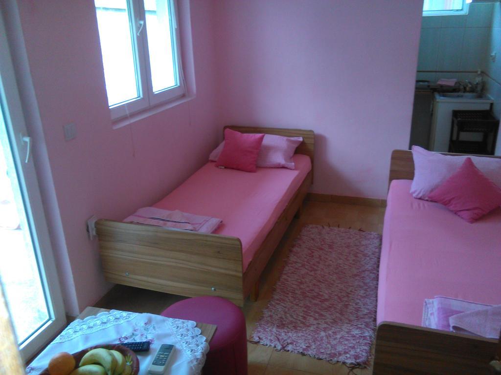 Apartmani Pikula Sutomore Buitenkant foto